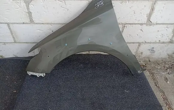 Mitsubishi L200 Fender