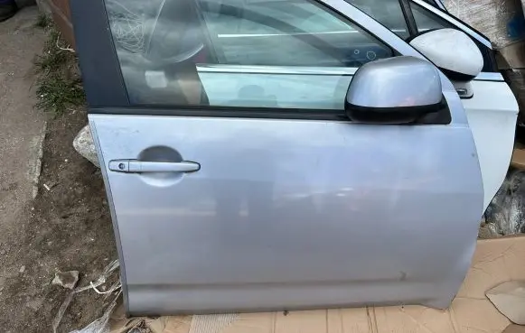 Citroen C-Crosser Front door