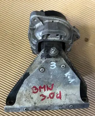 BMW X5 E70 Engine mount bracket 686235 6777371 090410