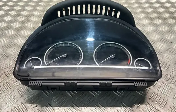 BMW 5 F10 F11 Speedometer (instrument cluster) 9285176