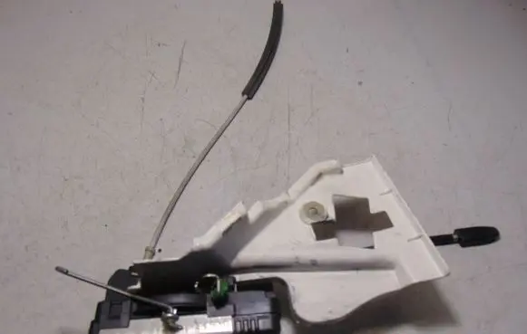 Opel Zafira A Front door lock 24444015