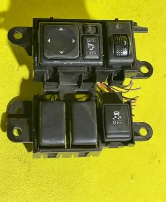 Nissan Juke I F15 Tailgate/trunk/boot open switch 
