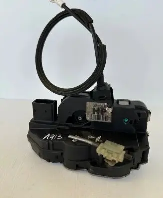 Opel Insignia A Front door lock 13503150