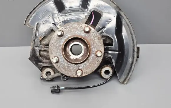Mazda 3 III Front wheel hub