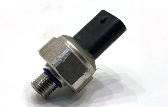 Ford Kuga II Fuel pressure sensor BU5A9F972BA