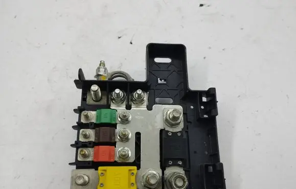 Maserati Quattroporte Battery relay fuse 