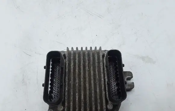 Opel Zafira A Engine control unit/module 16250009 D99002