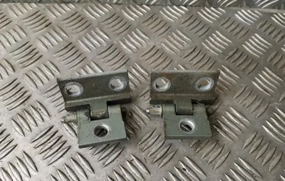 Rear door hinge set