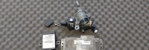 Volvo S40, V40 Engine control unit/module 30850998 S113727100C 1137328044