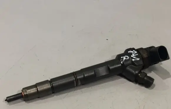 Volkswagen PASSAT B7 Fuel injector 03L130277J 0445110369