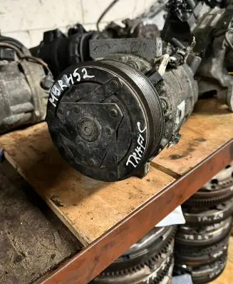 Renault Trafic III (X82) Air conditioning (A/C) compressor (pump) 8200848916B