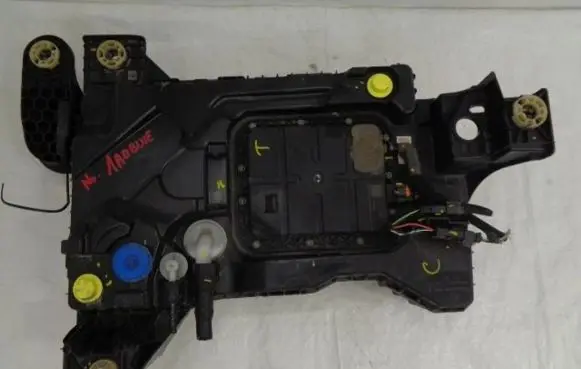 Opel Grandland X AdBlue liquid reservoir 9825645580