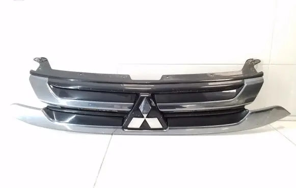 Mitsubishi Outlander Front bumper upper radiator grill 7450A992