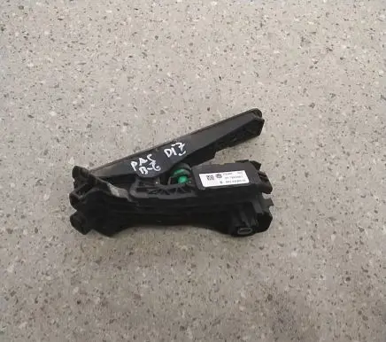 Volkswagen PASSAT B6 Accelerator throttle pedal 1K1723503L 6PV00860001