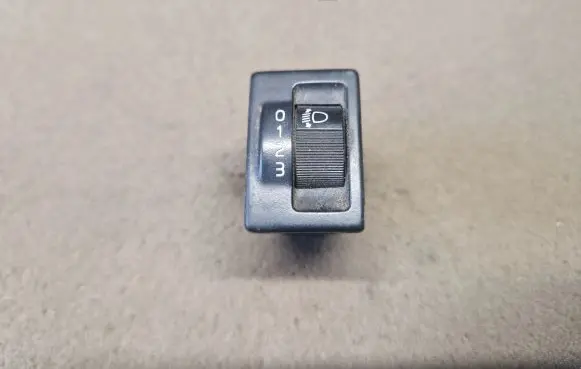 Isuzu D-Max Headlight level height control switch M42222RT50