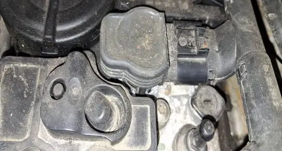 Skoda Octavia Mk2 (1Z) High voltage ignition coil 07K905715F