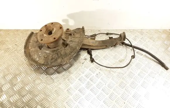 Volkswagen Touareg I Front wheel hub spindle knuckle 7L0407257A