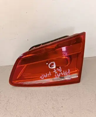 Tailgate rear/tail lights