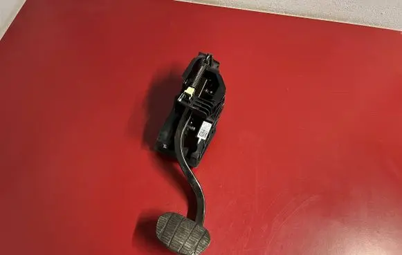 BMW X1 F48 F49 Brake pedal 6856596