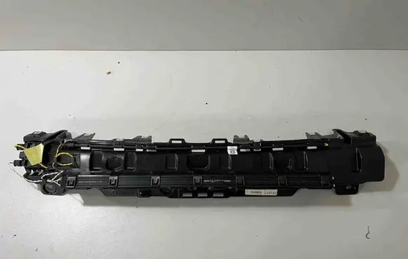 Rear bumper mounting bracket