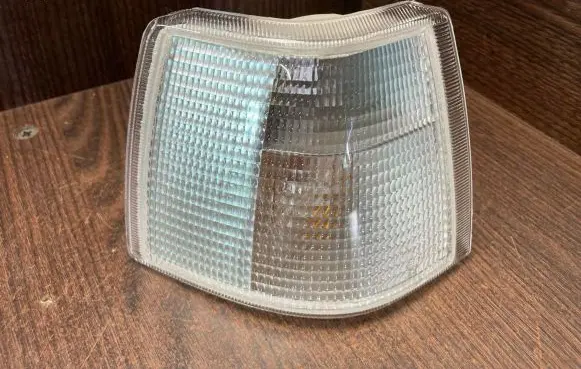 Volvo 960 Front indicator light 6817028