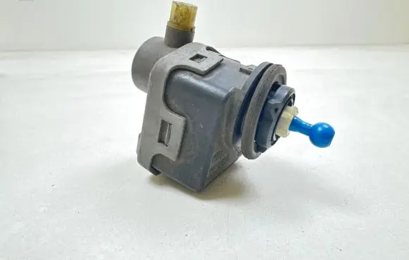 Nissan Qashqai Headlight level adjustment motor 007878 7700420737