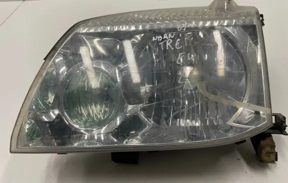 Nissan X-Trail T30 Headlight/headlamp E137511