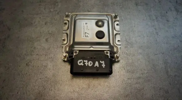 Infiniti Q70 Y51 Engine control unit/module ECU 237306AK0A 0281031474