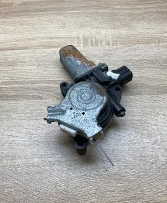 Honda Civic Front door window regulator motor 1290A3042