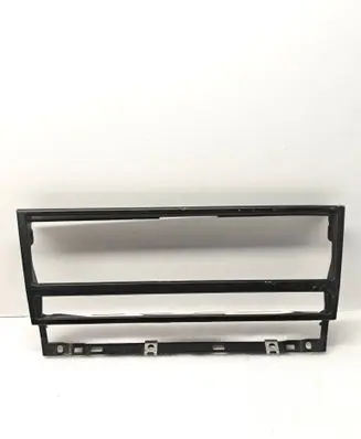 BMW 5 E39 Radio/GPS head unit trim 8247302