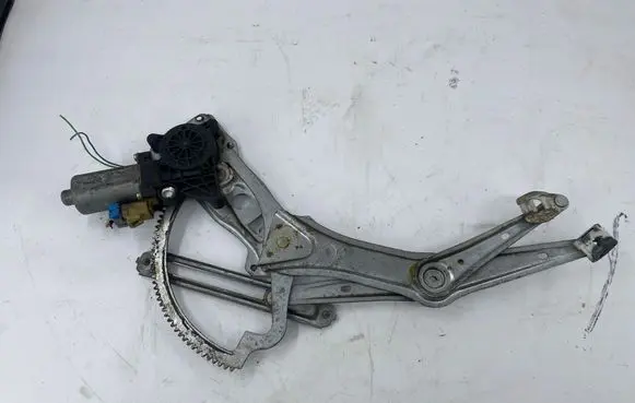 Mercedes-Benz ML W163 Front door window regulator with motor 9137041104