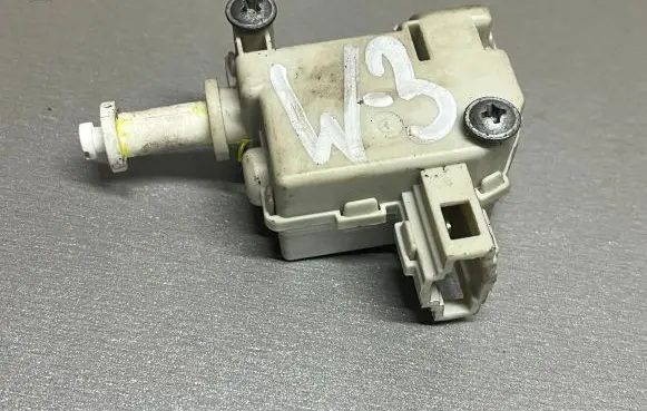 Volkswagen Golf V Central locking motor 3B0959782A 1K6810773 D346N12806