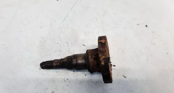 Volkswagen Golf III Stub axle 