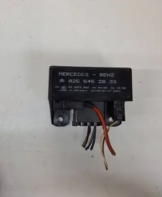 Mercedes-Benz A W168 Glow plug pre-heat relay 0255452832 899075000