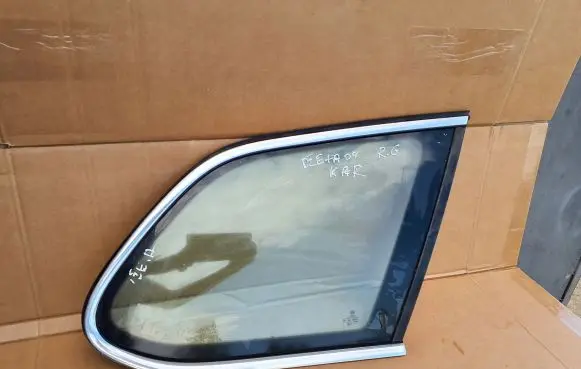 Volkswagen Jetta V Rear side window