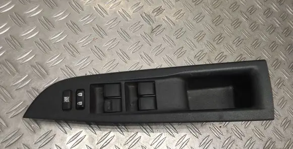 Toyota Verso-S Electric window control switch 7423252530