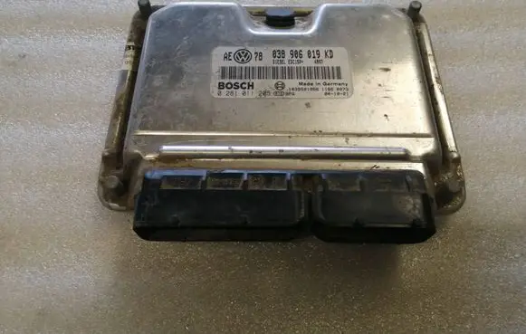 Volkswagen PASSAT B5 Engine control unit/module 038906019KD 0281011205 1039S01966