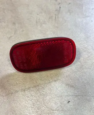 Toyota RAV 4 (XA20) Rear tail light reflector E13023616
