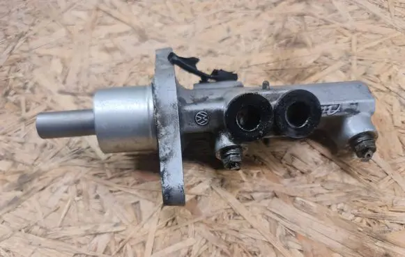 Skoda Octavia Mk2 (1Z) Master brake cylinder