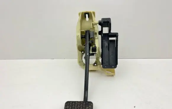BMW 6 F06 Gran coupe Brake pedal 0111348A