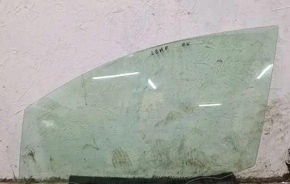 Nissan Leaf I (ZE0) Front door window glass four-door