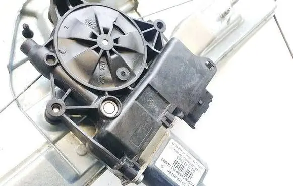 Peugeot 208 Front door window regulator motor 9816401780 0130822969