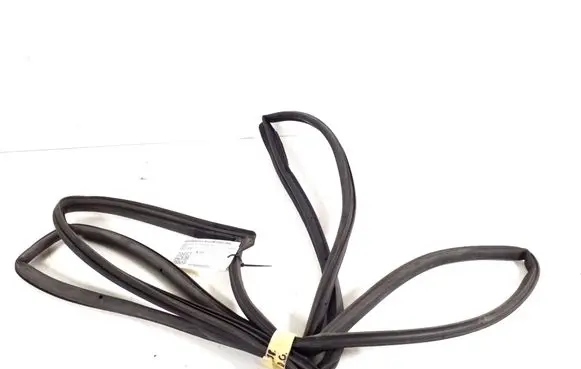 Toyota Avensis Verso Rubber seal rear door 67871-44040