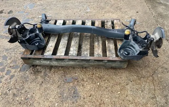 Peugeot 5008 II Rear axle beam 8396021017