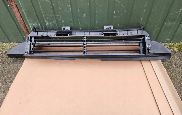 Nissan Qashqai Intercooler air channel guide 2401170330