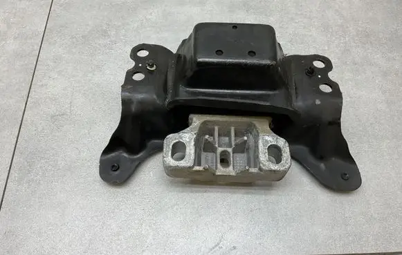 Skoda Octavia Mk3 (5E) Engine mount bracket 5Q0199555AC
