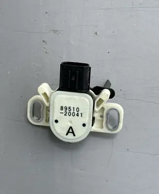 Toyota Avensis T270 Brake pedal sensor switch 8951020041