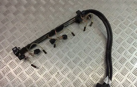 BMW 1 F20 F21 Fuel injector wires 7589639
