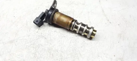 BMW 1 E81 E87 Camshaft vanos timing valve 13151279 7584115