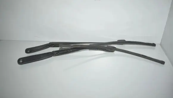 Windshield/front glass wiper blade